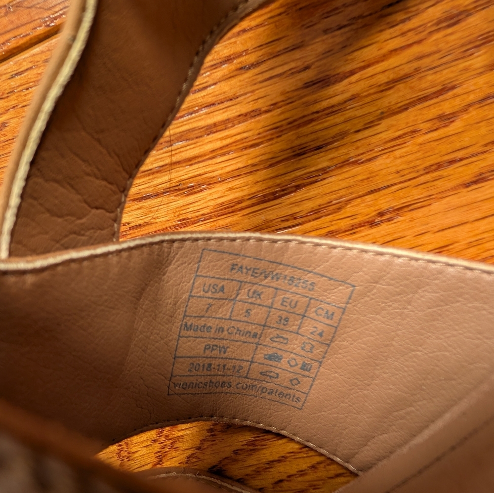 Vionic Faye T-strap Leather Clogs 7 - Picture 6 of 6